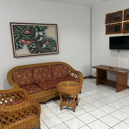 Hotel Puspa Sari Чиатер Экстерьер фото