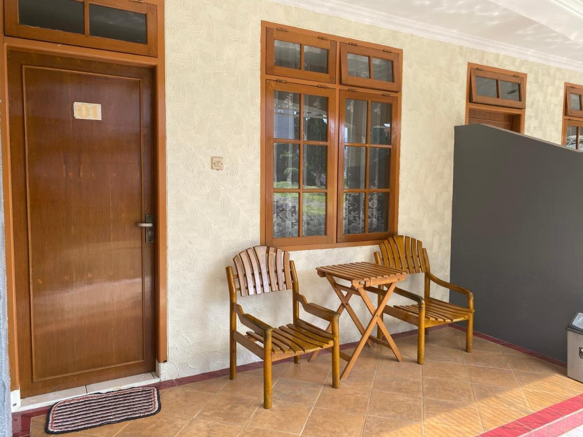 Hotel Puspa Sari Чиатер Экстерьер фото