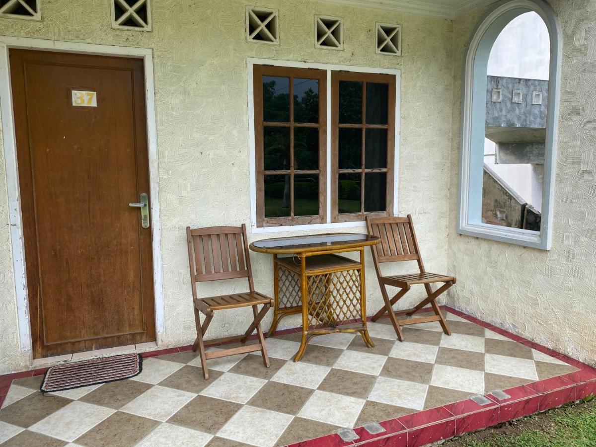 Hotel Puspa Sari Чиатер Экстерьер фото
