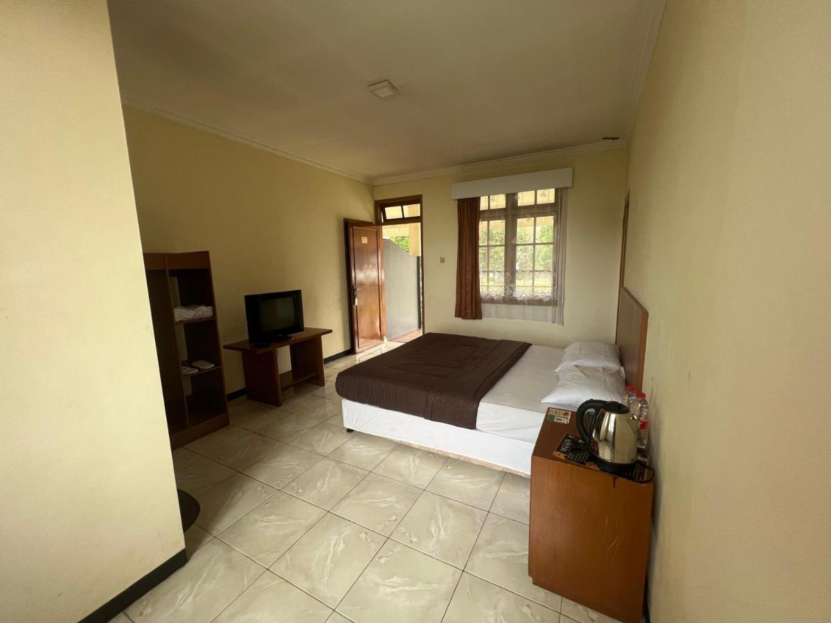 Hotel Puspa Sari Чиатер Экстерьер фото