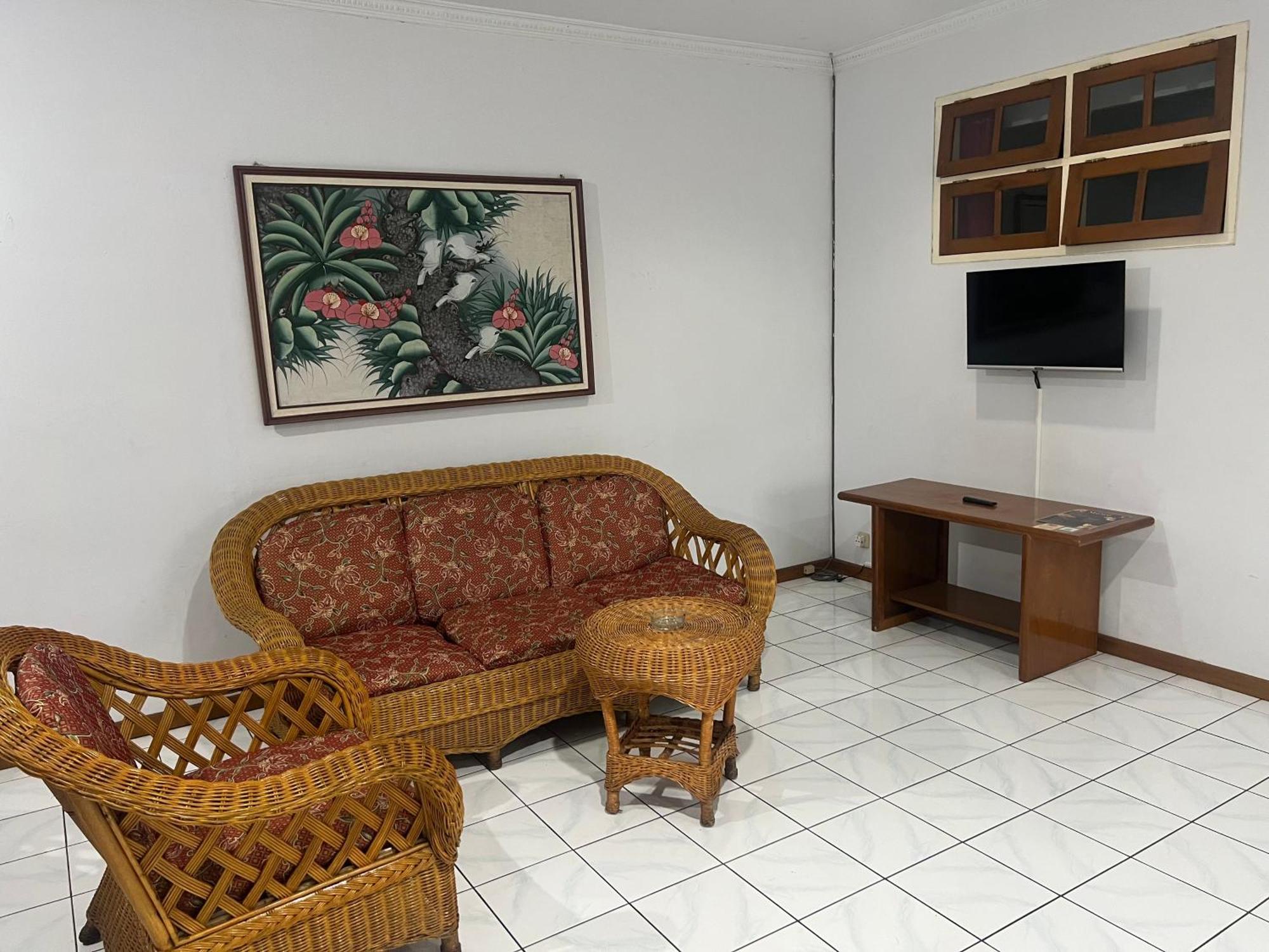 Hotel Puspa Sari Чиатер Экстерьер фото