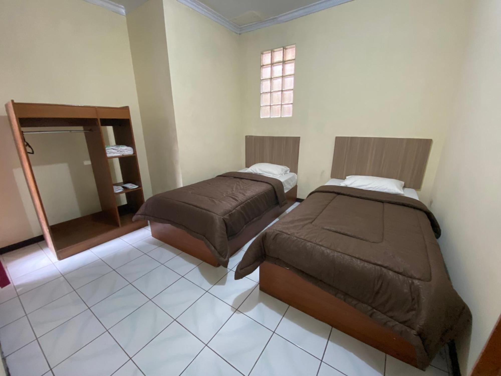 Hotel Puspa Sari Чиатер Экстерьер фото