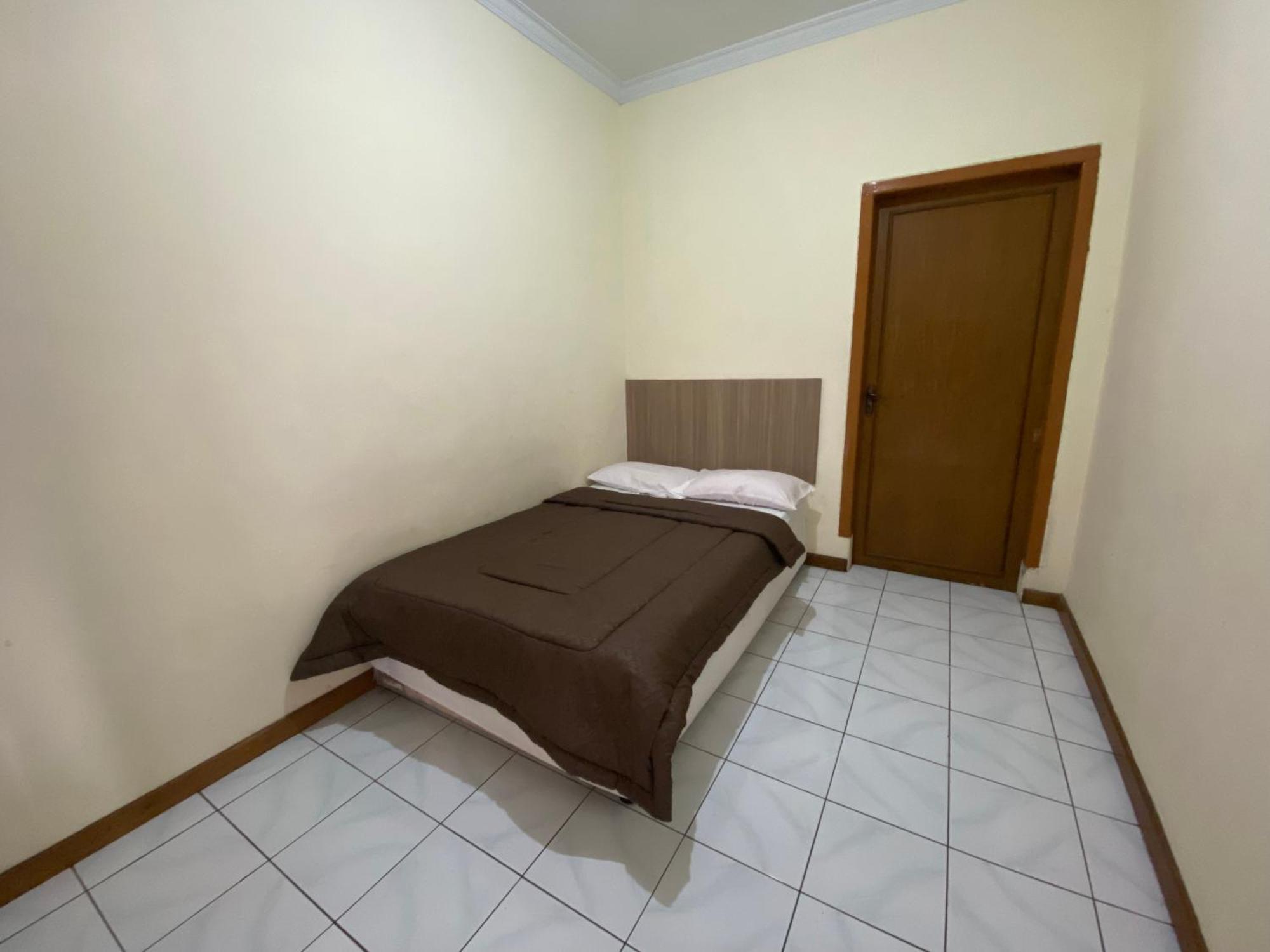 Hotel Puspa Sari Чиатер Экстерьер фото