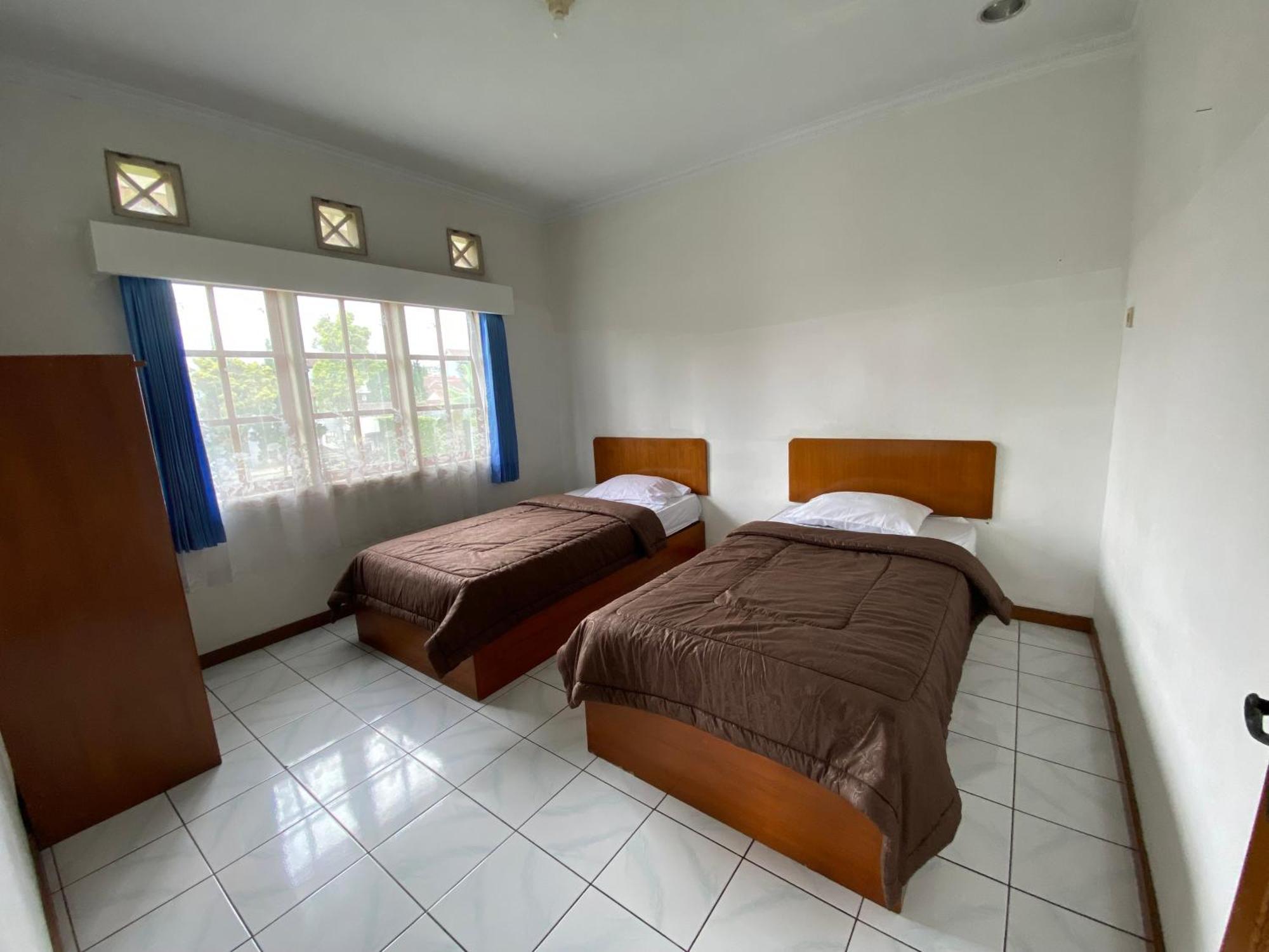 Hotel Puspa Sari Чиатер Экстерьер фото