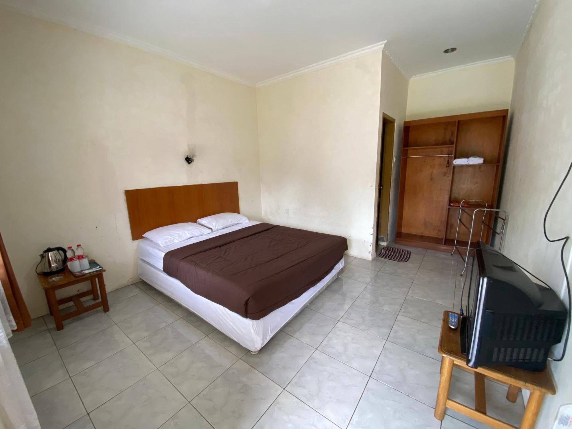 Hotel Puspa Sari Чиатер Экстерьер фото